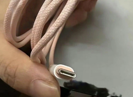 感城镇苹果15维修店分享iPhone15USB-C数据线长啥样